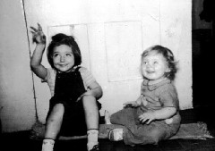 C462- Ruth and Ann Bennett